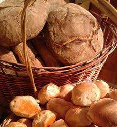 Pan cocido en horno de leña y 'preñaos' en las noches de las velas de Pedraza